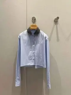 水色ストライプファー襟クロップドシャツ