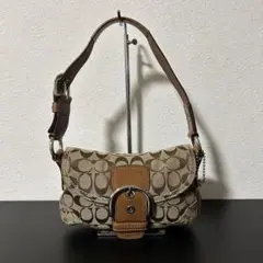 美品 COACH スモールフラップ ワンショルダー シグネチャー ソーホー