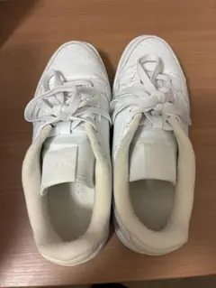 adidas アディダス　スニーカー　ホワイト　24のサムネイル