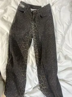 ヒョウ柄デニムパンツ