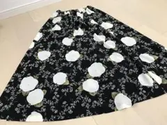 ★カネコイサオ　花柄　スカート　黒