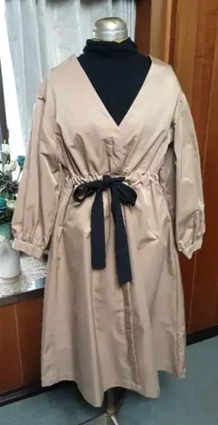 【未使用】ノーカラートレンチコート　ベージュ　ワンピースコート　秋服