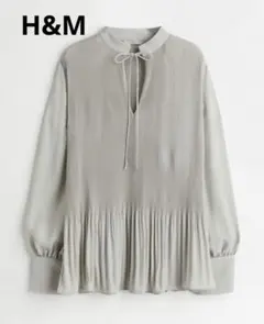 H&M プリーツブラウス　ライトグレージュ