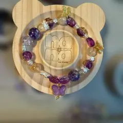 紫色のビーズブレスレット 蝶のチャーム付き