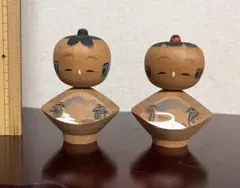 木製こけし 二体セット 手描き模様 - メルカリ