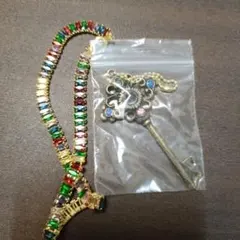 青山デカーボ クリスマスエンブレム缶 鍵チャームのみ