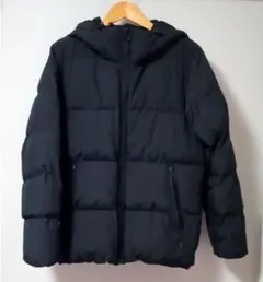 フード付きブラックダウンジャケット