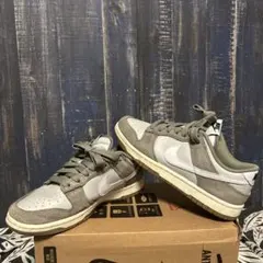 NIKE DUNK LOW グレー スエード スニーカーのサムネイル