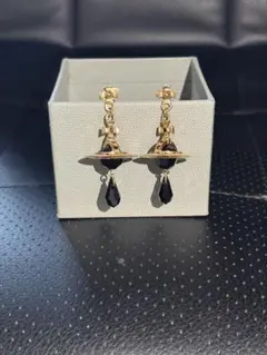 Vivienne Westwood ゴールド ブラックオーブ ピアス