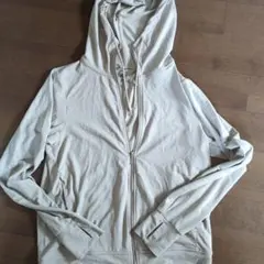ユニクロ　エアリズムUVメッシュパーカー　ベージュ