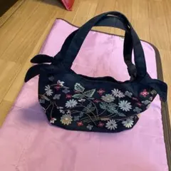 レディース　トートバッグ　花柄ハンドメイド刺繍　ネイビー