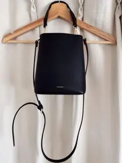 アネモネ　ショルダーバック　ハンドバッグ　ファスナー付き　ブラック