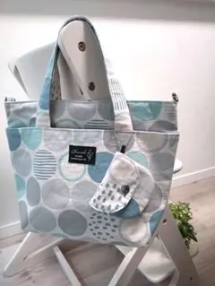 北欧柄あおりポケット付きトートバッグ　ミニポーチ付　２ウェイ　ショルダー対応