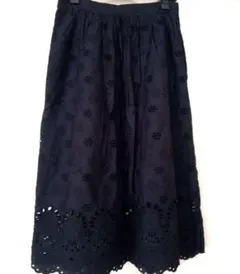H&M　ロング丈刺繍入りスカート　黒　Sサイズ