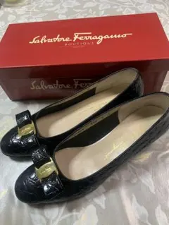 フェラガモ パンプス クロコ型押し 黒 ヴァラ VARA