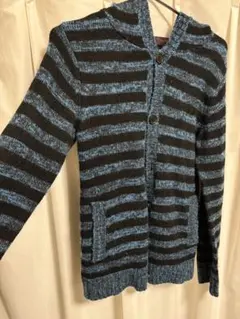 Jade ブラックとブルーのボーダー柄カーディガン