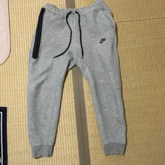 Nike グレー スリムフィットパンツ