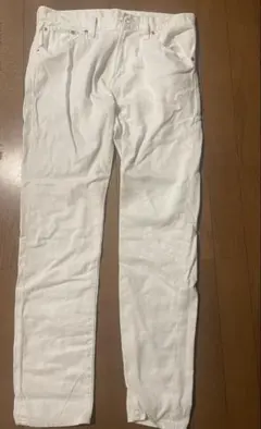 UNIQLO ホワイトデニムパンツ