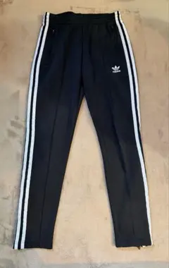 adidas ストライプデザイン ジャージパンツ　レディースS~Mサイズ相当