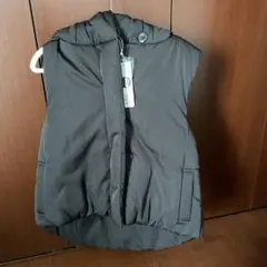 フード付きダウンベスト