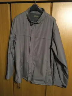 グレーのアウター ベンチコート風 中がボア仕様 冬に使える一品