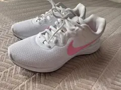 Nike ホワイト/ピンク ランニングシューズ