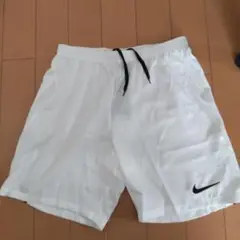 Nike ホワイト ハーフパンツ