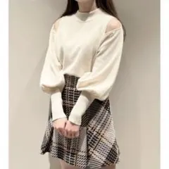 SNIDEL コールドショルダーニットプルオーバー　ベージュ