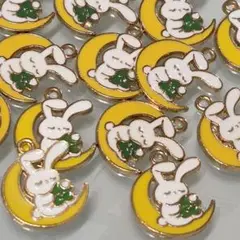 大袋【100こ】うさぎと月♡エナメルチャーム♡ペンダントトップ♡