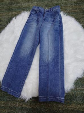 新品未使用セミワイドストレートデニム 、ストレッチ