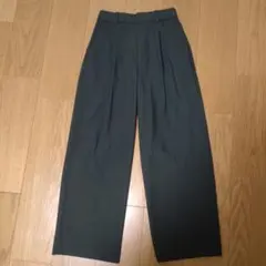 ユニクロ　タックワイドパンツ