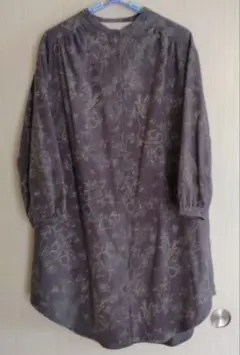 bonte+ グレー 花柄 木ノ実柄長袖ワンピース