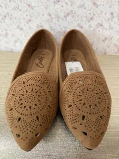 未使用タグ付きレザー風フラットパンプス　Mサイズ（23.5㎝相当）