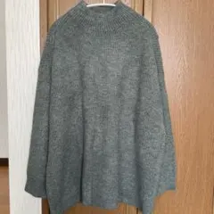 グリーン　ニットセーター