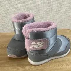 New Balance グレー ピンク ブーツ
