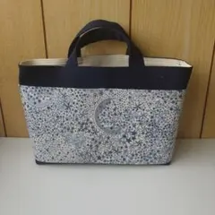 リバティ生地を使ったバッグインバッグ（アデラジャ・ネイビー）