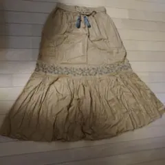 新品未使用。チャイハネyul花刺繍ロングスカート タッセル付きのサムネイル