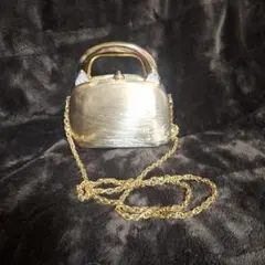 Item thumbnail for item ddddc235-6c88-46ba-bb04-e45514051232