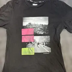 グラフィックプリント 黒 Tシャツ