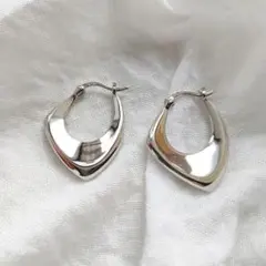 シルバーフープピアス レディース シンプル 立体 大人 上品 韓国 きれいめ