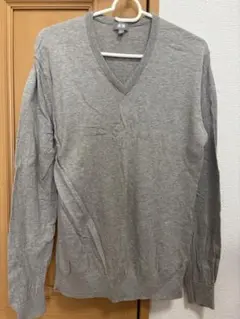 ユニクロ Vネックセーター グレー 長袖 無地 カジュアル　薄手