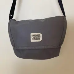 FREDRIK PACKERS ショルダーバッグ グレー×ピンクのサムネイル