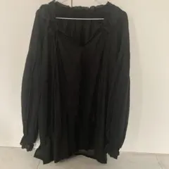 フリークス　タッセル付きフリルブラウス