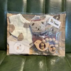 【新品未使用】ベビー スタイ 靴下2足 おもちゃ 4点セット