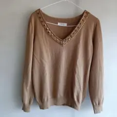マ*ン様 ベージュ Vネック 長袖ニット ビーズ装飾