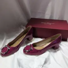 Salvatore Ferragamo パテント パンプス ピンク　ガンチーニのサムネイル
