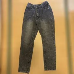 グレー ストレートデニムパンツ