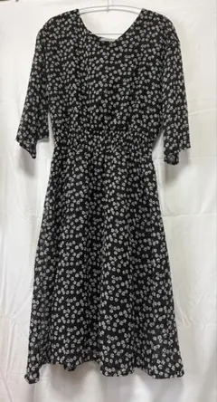 美品・カスタネ・花柄 七分袖 ロングワンピース 黒