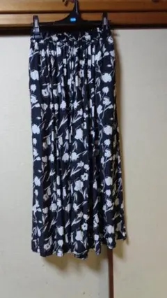 送料込み・美品　W総ゴム　FOUND　GOOD　花柄ガウチョパンツ　M