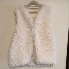 ベスト　モコモコ　白
